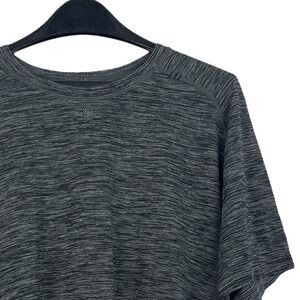 Lululemon Mens L‎ Gray Textured Short Sleeve T Shirt Gym Athletic Workout Top